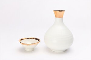 【有田焼 陶悦窯 白マット吹金塗り 平盃1.6合徳利セット】有田焼 磁器 徳利 ぐい呑 酒器セット 金 お正月 晩酌 冷酒 おしゃれ 和食 ギフト 引き出物 内祝い プレゼント