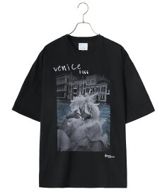 THE INTERNATIONAL ART COLLECTION / インターナショナルアートコレクション : 40/2 Short Sleeve Woman in Venice - 1966 (BY Helmut Newton) : メンズ トップス 半袖TEE コットン ブラック プリントTシャツ ヘルムートニュートン : IAC241-04-i【MUS】