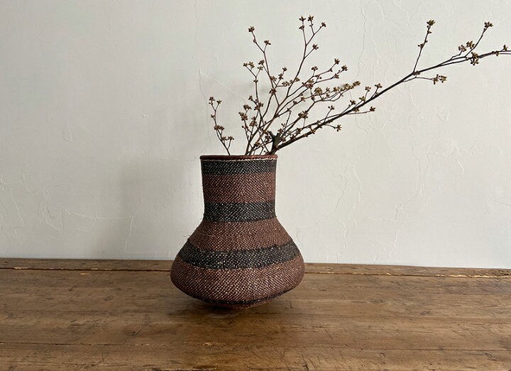 楽天市場 トンガサングエバスケット カラバッシュ 大サイズ 壺 つぼ 壺型 一点物 アフリカ インテリア かご 収納 バスケット イララ椰子 ナチュラル ベージュ ブラウン バスケット 手編み ハンドメイド 手作り 収納かご 花瓶 モダン インテリア ラッピング不可 楽天市場 トンガサングエバスケット カラバッシュ 大サイズ 壺 つぼ 壺型 一点物 アフリカ インテリア かご 収納 バスケット イララ椰子 ナチュラル ベージュ ブラウン バスケット 手編み ハンドメイド 手作り 収納かご 花瓶 モダン インテリア ラッピング不可