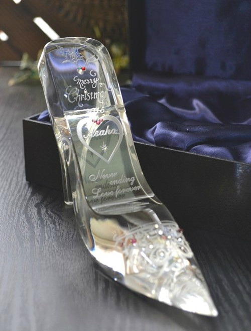 楽天ランキング1位 クリスマスプレゼント シンデレラのガラスの靴 ガラスの靴に名入れ記念日を彫刻 ガラスの靴名入れ彫刻プレゼント 送料無料 置物 Water Gov Ge