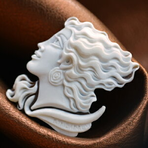 カメオ作品 人気のパルラーティ 世界的巨匠カルロ氏の娘 パトリシア氏製作 イタリア製 シェルカメオ ブローチ&ネックレス加工承ります カメオ アクセサリー 高級 ギフト お誕生日 プレゼ