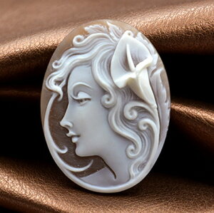 カメオ作品 繊細で美しい女性人物像 イタリア製 シェルカメオ 彫刻家ロマーノ氏製作 ブローチ&ネックレス加工承ります カメオ アクセサリー 高級 ギフト お誕生日 プレゼントにもオスス