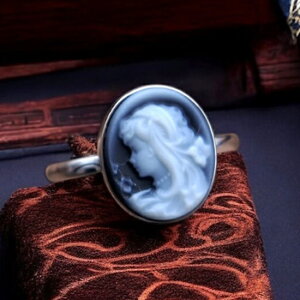 カメオリング メノウカメオ 18金 ホワイトゴールド枠付き 美しい女性人物像 ドイツ製のカメオ 毎日着けたくなるシンプルリング 18KWGのリング枠付き カメオ アクセサリー 高級 ギフト お誕生