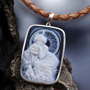 mEJIlbNX 18 zCgS[h Mucha ~V ΃V[Y Gh The Precious Stones Emerald hCc iiቿi IV U[lbNXt JI ANZT