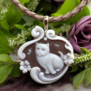 カメオネックレス製品 18金ゴールド枠 可愛い猫 ネコちゃん ガリオーネ作 カメオの形がデザイン イタリア製カメオ カメオ アクセサリー 高級 ギフト お誕生日 プレゼント 品質保証書/カメオ