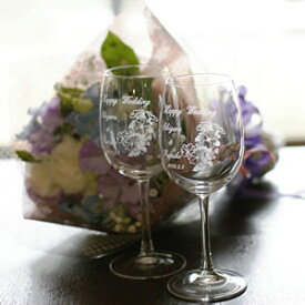 wineglass_hollyhock【名入れ無料】金婚式や銀婚式の結婚記念日のお祝いにペアワイングラスをプレゼントしてみませんか。ワイングラス　花葵柄　オーバル型楽ギフ_名入れ