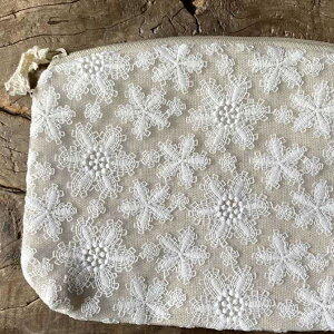 ハロウィンSALE【クーポンで10%OFF】 レース ポーチ レース布 レース生地 13×20×4センチ レース刺繍 雪の刺繍 麻 チュールレース Snow Flower スノーフラワー A3 ポーチ 花刺繍 ヨーロピアン おしゃ