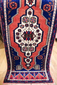トルコ 絨毯 玄関マットサイズ ベッドサイドにも最適 ラグジュアリー 一点もの 天然素材 ウール 職人 伝統 手織り アフターケア万全 洗える (51cm×119cm)