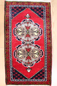 トルコ 絨毯 玄関マットサイズ ベッドサイドにも最適 ラグジュアリー 一点もの 天然素材 ウール 職人 伝統 手織り アフターケア万全 洗える (51cm×90cm)