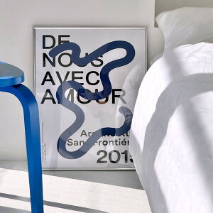 blue curvy line and black text Vo[t[ A[g|X^[ 50×40cmyART OF BLACKz