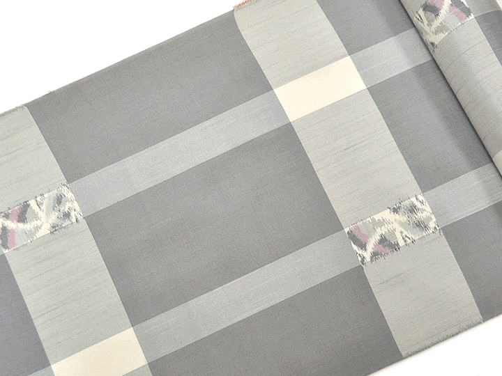 美品 真綿紬 生成り色 鼠色 格子柄 正絹 未使用 ＜TT871＞ 美品 真綿紬 生成り色 鼠色 格子柄 正絹 未使用 ＜TT871＞