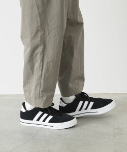 adidas �A�f�B�_�X DAILY 4.0 �����Y�X�j�[�J�[(�f�C���[4.0) IF4502 �R�A�u���b�N/�t�b�g�E�F�A�z���C�g/�t�b�g�E�F�A�z���C�g�y�����Y�z