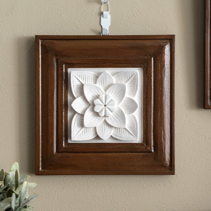 楽天市場 木製フレーム付きフラワーモチーフのストーンレリーフ 壁掛け アート おしゃれ かわいい アジアン雑貨 アジア雑貨 インテリア ウォールデコレーション オブジェ タイル 壁飾り 置物 花 ハワイアン雑貨 バリ雑貨 モダンアート モダン インテリアアート