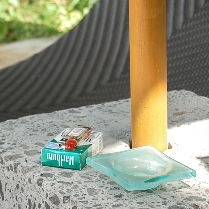 楽天市場 アジアン ガラス灰皿 灰皿 おしゃれ 灰皿 ガラス 卓上灰皿 灰ざら アッシュトレイ 灰皿 爽やか 小物入れ アクセサリートレイ アクセサリートレー アジアン おしゃれ 吸い殻入れ スモーク加工 雑貨 アジア雑貨 アジアン雑貨 アジア工房