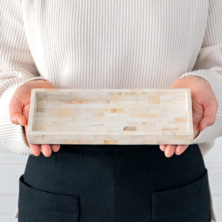 楽天市場 トレイ おしゃれ 大サイズ 約 W 10cm D 25cm H 2 5cm 長方形 アクセサリートレー アクセサリートレイ トレー 小物入れ ケース パール シェル Pearlche パルシェ 収納 アクセサリー 来客用 タオル置き リゾート エレガント 高級感 アジアン雑貨 バリ雑貨 Vn5