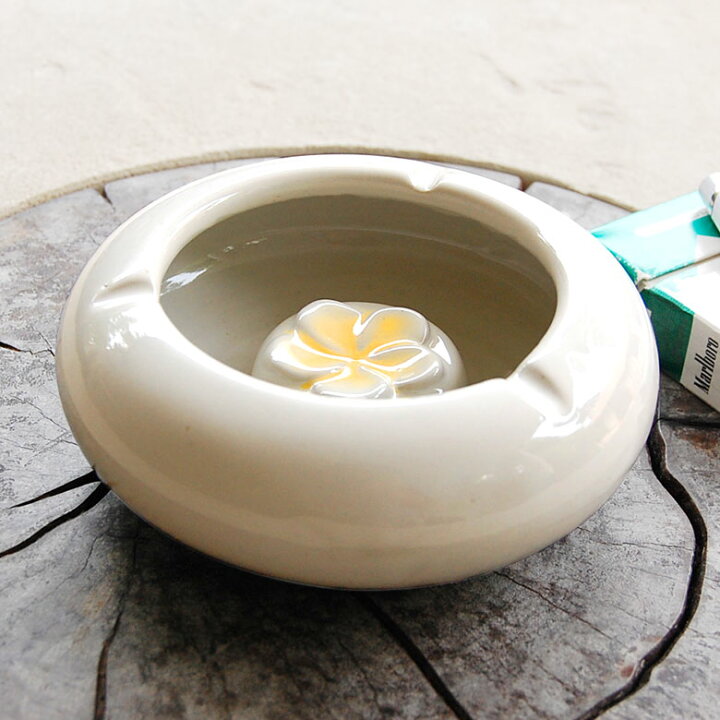 楽天市場 プルメリアの花がデザインされた陶器の丸い灰皿 灰皿 おしゃれ 卓上灰皿 かわいい 灰ざら はいざら 丸型 灰皿 来客用 オブジェ インテリア 灰皿 かわいい 灰皿 アッシュトレイ バリ 雑貨 アジア雑貨 アジアン雑貨 アジア工房