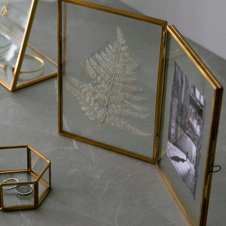 楽天市場 フォトフレーム 真鍮 ガラス 2面 写真立て ハガキサイズ 写真たて 写真入れ フォトスタンド 2枚 フォトディスプレイ 写真 メニュー スタンド ヴィンテージ 風 ビンテージ 風 アンティーク 風 おしゃれ 韓国 韓国インテリア アジアン 雑貨 アジア工房