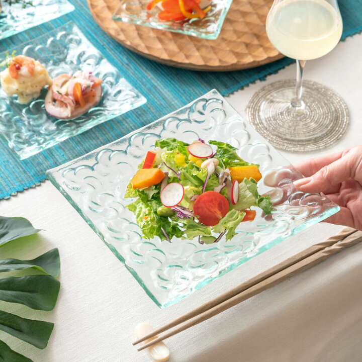 楽天市場 ガラスプレート プレート スクエア Mサイズ 約 W 16 5cm D 16 5cm H 2cm クリア 食器 ガラス皿 皿 スクエア皿 中皿 四角 スクエアプレート 角皿 前菜 花 プランジパニ エスニック バリ島 リゾート おしゃれ インテリア 雑貨 アジアン