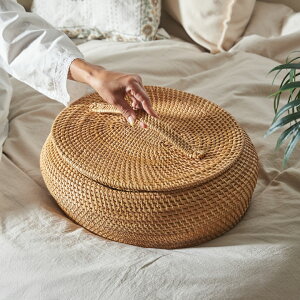 【最大500円クーポン】 浅型 バスケット ふた付き ラタンバスケット 小物入れ 蓋付き 楕円形 自然素材 かご 天然素材 籐 玄関 スリッパ バスケット カゴ 収納 ハンドメイド W40×D33×H21.5cm リビ