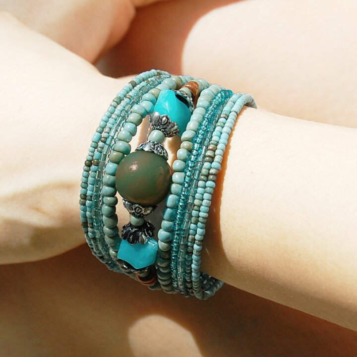 楽天市場】中央のストーンとビーズが印象的な アジアン バングル  