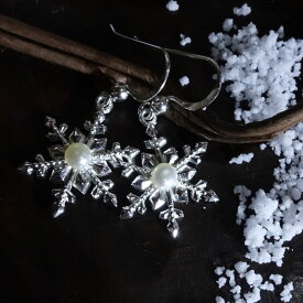 ピアス 雪の結晶 真珠 揺れる パール レディース かわいい 雪 スノー 上品 フック シルバー925 アレルギー対応 プレゼント アクセサリー ジュエリー あす楽対応 母の日