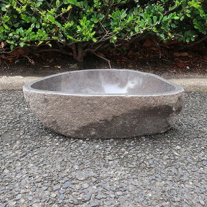 天然石をくり抜いた手水鉢 リバーストーン M 47X38 つくばい 睡蓮鉢 すいれん鉢 メダカ鉢 めだか鉢 ガーデン 坪庭 筧 石材【北海道・沖縄県配送不可】250924