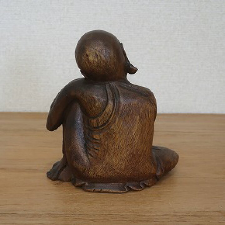 楽天市場】リラックス小坊主の木彫り 20cm 木製 スワール無垢材 御坊様 