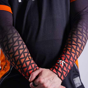 FnaticGear FNATIC PRO SLEEVE 2024 BLACK ONE �A�[���X���[�u�bFC-PW-5056276034466