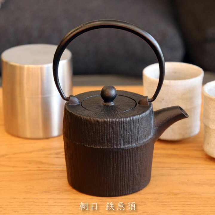 楽天市場 送料無料 朝日 黒 鉄瓶 450 南部鉄器 直火 日本製 藍花 Aika 国産 南部 鉄器 やかん ケトル おしゃれ 岩手 盛岡 南部鉄 急須 南部鉄瓶 ポット 保温 鉄分 鉄分補給 岩鋳 敬老の日 ギフト プレゼント 黒 ブラック Asquisse