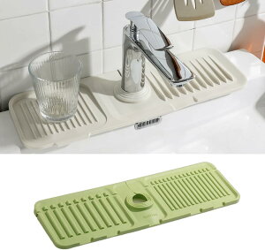 蛇口水切りマット 蛇口排水マット シリコーン 水切りマット 蛇口乾燥マット シンク蛇口 スプラッシュガード 速乾 抗菌 滑り止め 水汚れ防止 スロープデザイン 効果的な排水性