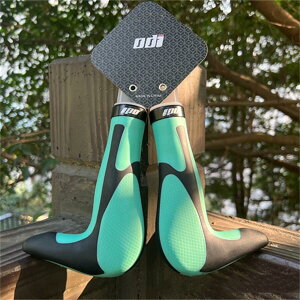 自転車グリップ 牛角 ハンドルグリップ 交換 バーエンドバー付きグリップ 22.2mm径に適用 マウンテンバイクグリップ マウンテンバイク用 クロスバイク用 握りやすい ソフトラバー製 滑り止