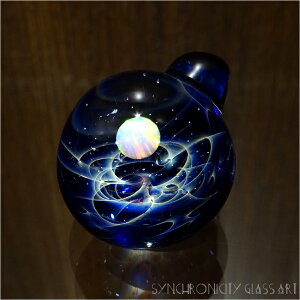 synchronicity glass art�i�V���N���j�V�e�B �O���X �A�[�g�j���c ���wNebula/�l�r����(�w�i�u���[)�xSNG-1045�y��_�� ���i�� �{���V���P�C�g�K���X �F�� �K���X�y���_���g �W���G���[ �����Y ���f�B