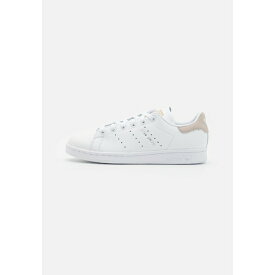 アディダスオリジナルス レディース スニーカー シューズ STAN SMITH - Trainers - footwear white/wonder beige/silver metallic