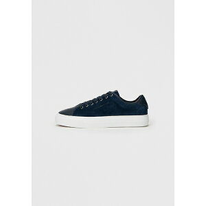 g~[ qtBK[ Y Xj[J[ V[Y Trainers - desert sky