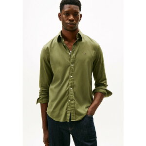 g~[ qtBK[ Y Vc gbvX SOLID SHIRT - Shirt - battle green