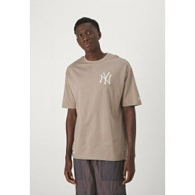 ニューエラ メンズ Tシャツ トップス MLB NEW YORK YANKEES LEAGUE ESSENTIALS TEE - Club wear - brown/white