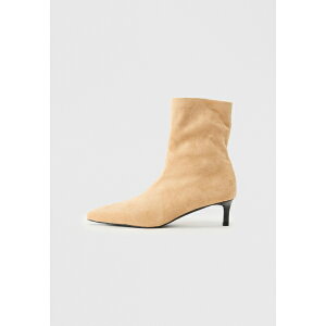 Ch fB[X u[c V[Y INNIKA - Ankle boots - camel