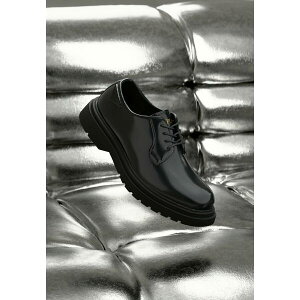 vC Y hXV[Y V[Y PIERCE BRUSH - Lace-ups - black