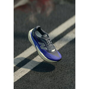 �j���[�o�����X �����Y �X�j�[�J�[ �V���[�Y FUELCELL REBEL V5 - Road running shoes - electric indigo