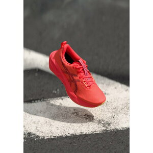AVbNX fB[X ejX X|[c NOVABLAST 5 - Road running shoes - flash red/edo purple