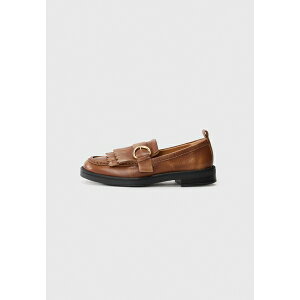 �y�C�u�����g ���f�B�[�X �X���b�|���E���[�t�@�[ �V���[�Y MATILDA - Slip-ons - tan