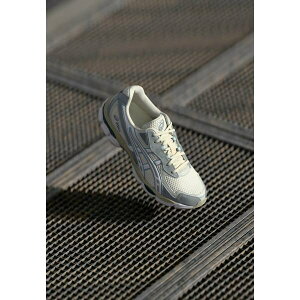 �A�V�b�N�X ���f�B�[�X �X�j�[�J�[ �V���[�Y GEL NYC 2055 UNISEX - Trainers - cream/dolphin grey