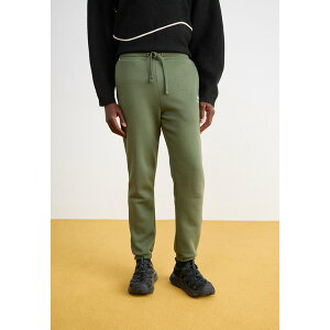 アルファインダストリーズ メンズ サンダル シューズ BASIC JOGGER SMALL LOGO - Tracksuit bottoms - dark olive