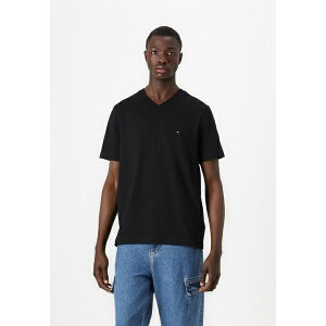 g~[ qtBK[ Y T_ V[Y ESSENTIAL V NECK - Basic T-shirt - black
