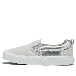 Vans �o���Y �����Y �X�j�[�J�[ �yVans Knu Slip-On 'Metallic Silver' VN0009QDX1K�z �T�C�Y US_6(24.0cm)