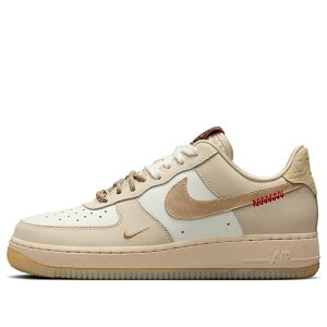 Nike �i�C�L ���f�B�[�X �X�j�[�J�[ Sail/Team Gold/Light Khaki/Parachute Beige/University Red/Metallic Gold �y(WMNS) Nike Air Force 1 Low 'Year of the Snake' HV5990-172�z �T�C�Y US_W_10