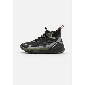 �A�f�B�_�X �e���b�N�X �����Y �n�C�L���O �X�|�[�c FREE - Hiking shoes - core black/carbon/olive strata