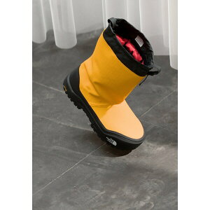 m[XtFCX Y u[c V[Y BASE CAMP 200 WP UNISEX - Winter boots - summit gold/tnf black