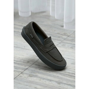 バンズ レディース スリッポン・ローファー シューズ SKATE LOAFER UNISEX - Trainers - brown/black