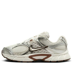 Nike �i�C�L ���f�B�[�X �X�j�[�J�[ Sail/Fauna Brown/Phantom/Light Orewood Brown �y(WMNS) Nike V5 RNR 'Sail Fauna Brown' HQ7901-102�z �T�C�Y US_5.5(22.5cm)